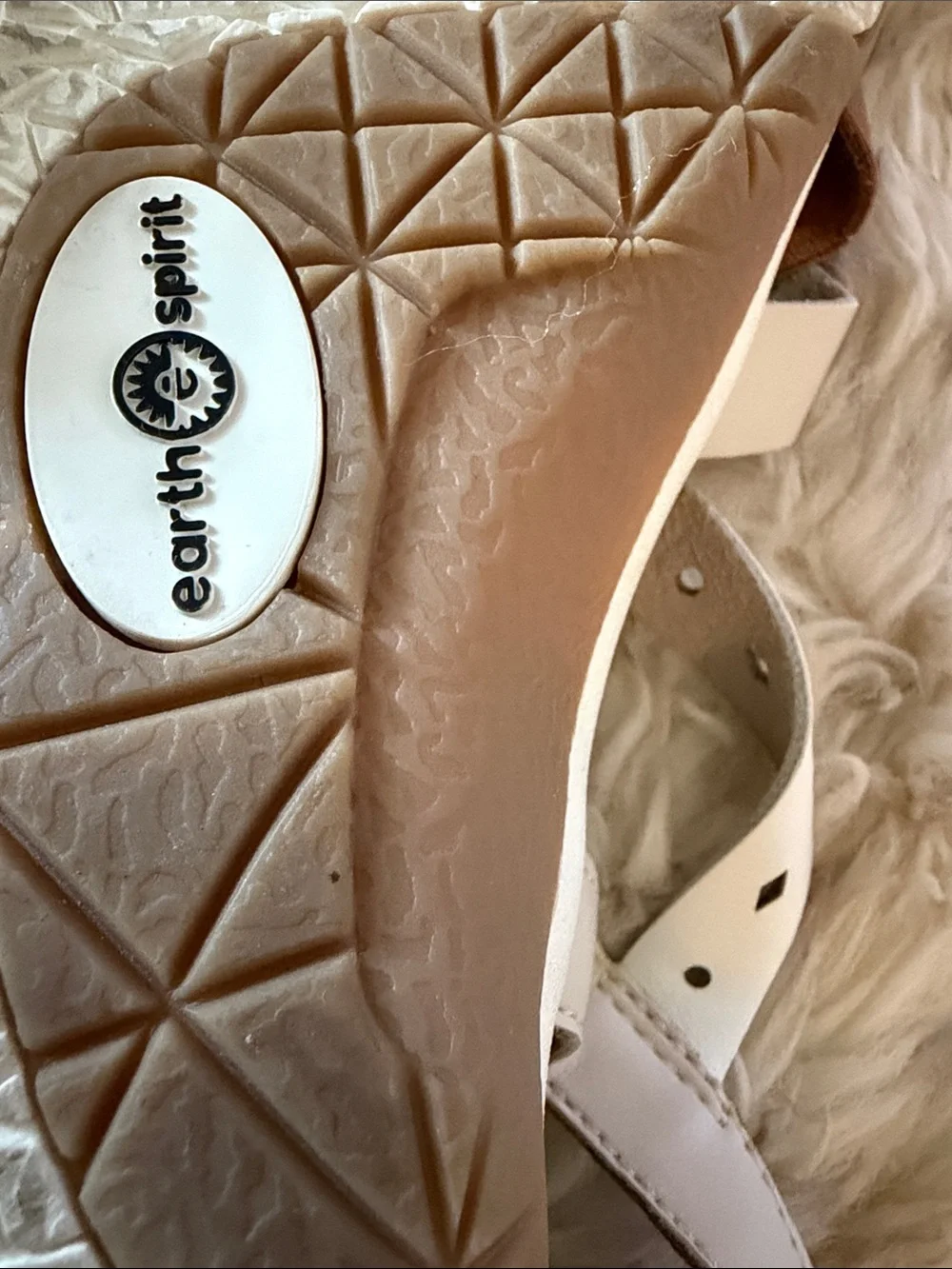 New earth cushioned Strappy Leather Sandal White Brown 8 hamptons classy slip on